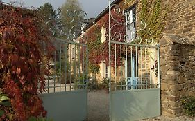 Au Pontmevault